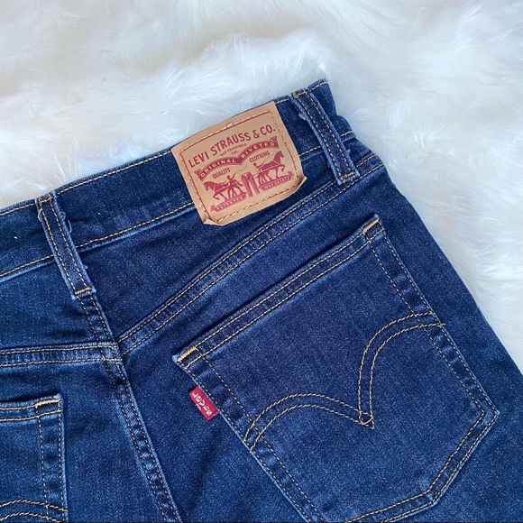 LEVI’S Women’s Size 28 High Rise Shorts Dark Wash - Picture 7 of 12